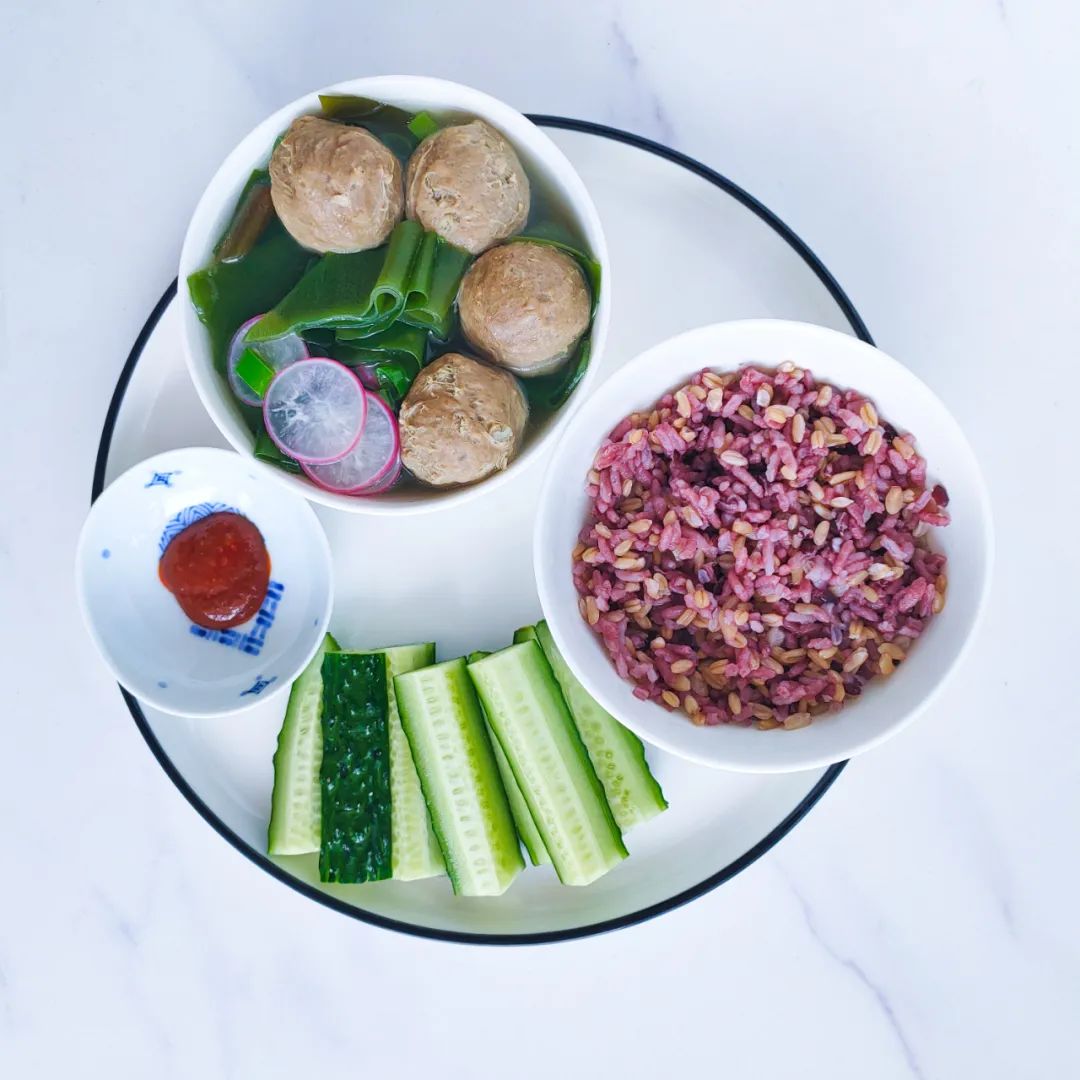 原创
健康减肥晚餐怎么吃?一周快手带量食谱示范
一、口味清淡二、能量适宜三、主食粗细搭配,蔬菜和蛋白充足