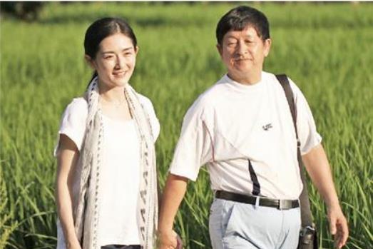 原创湖南卫视主持人谢娜父亲原来是熟悉的老演员难怪她如此成功