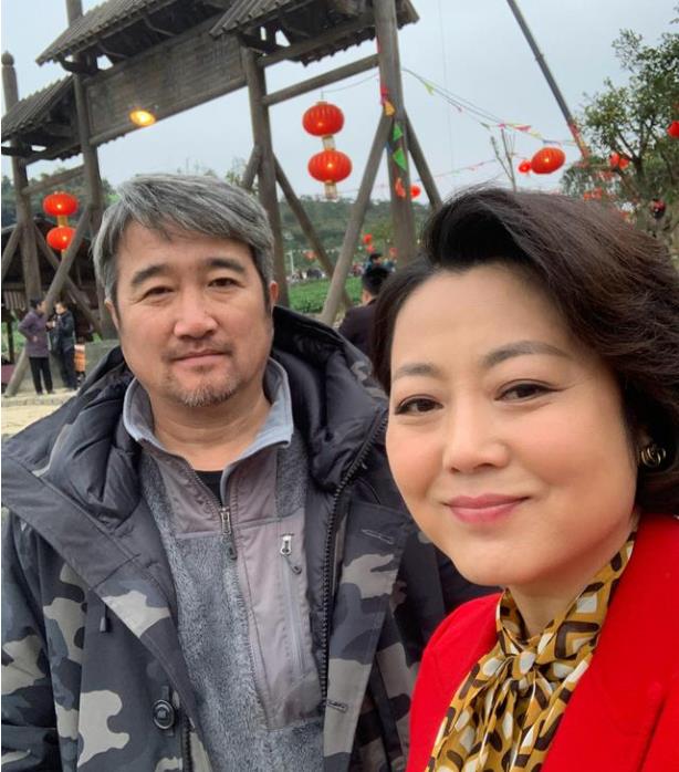 戏骨王茜华近照变样,脸型怪异成尖下巴,老公满头白发与其似隔代_沈航