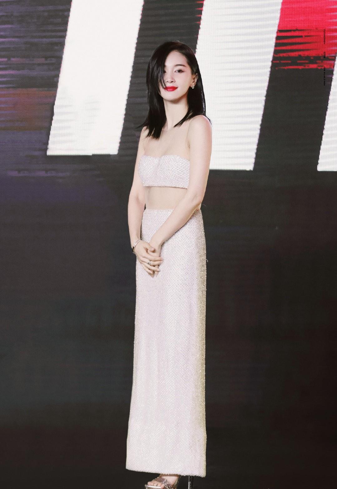 被王子文惊艳到了,一袭露腰人鱼裙亮相精品盛典,美到认不出