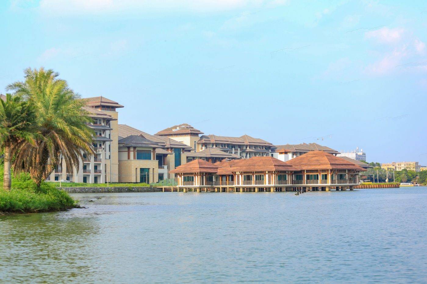 官网中山雅居乐迪茵湖小镇售楼中心楼盘详情售楼处位置24小时电话