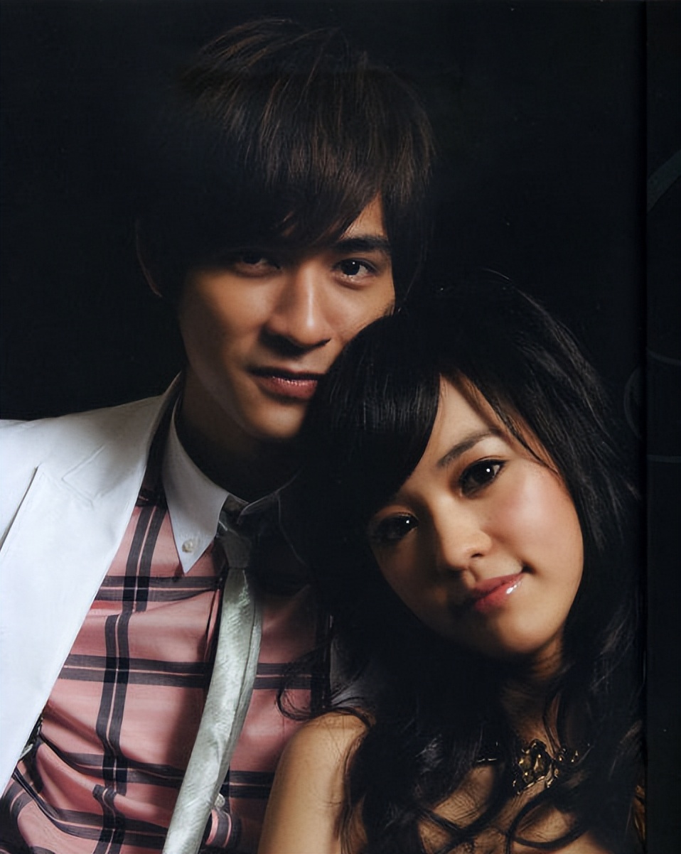 印象里的陈意涵,是当年和周渝民赵又廷一起主演 《痞子英雄》 时,那个