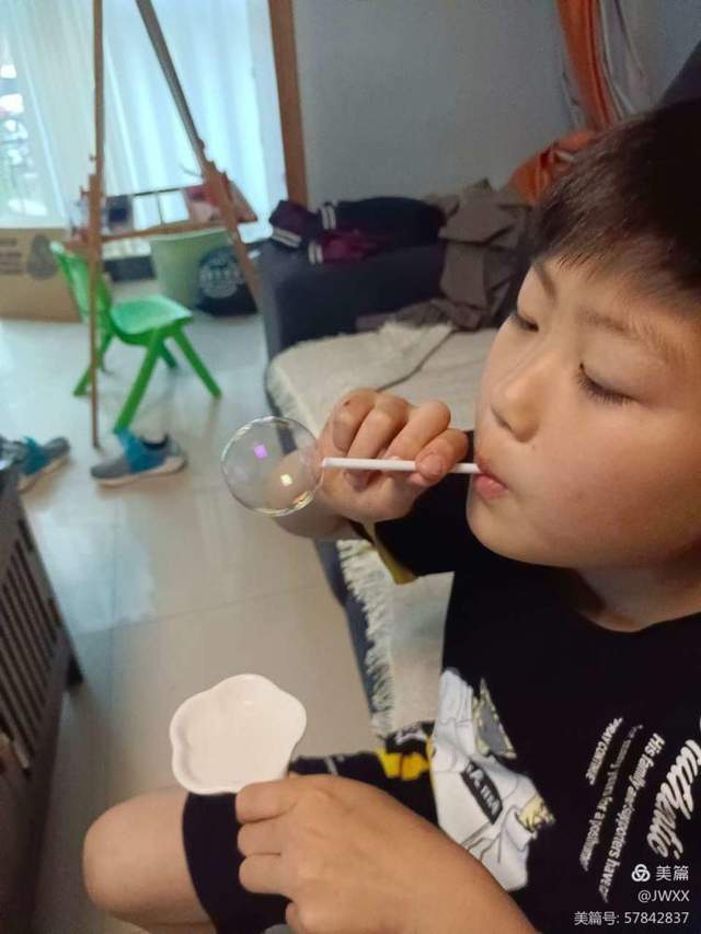 童年的快乐"吹泡泡"—郑州市惠济区金洼小学三年级语文实践活动_肥皂