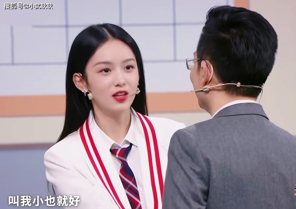 原创老师跟范丞丞宋亚轩握手两人手部肤色成对比硬汉和萌宝的区别