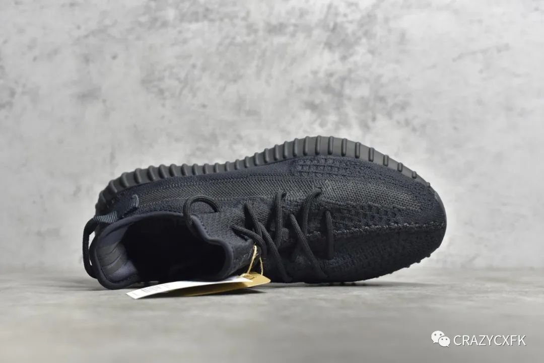 阿迪达斯椰子Adidas Yeezy Boost 350 V2 Onyx 纯黑武士运动鞋_手机搜狐网