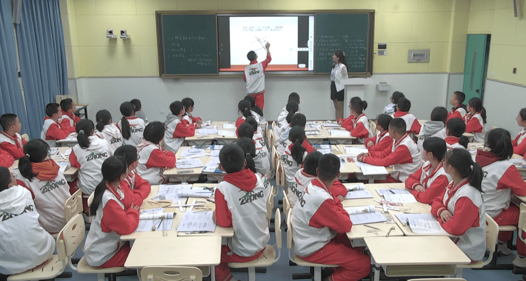 中教云走进都江堰塔子坝中学数字教材让教师队伍建设如虎添翼