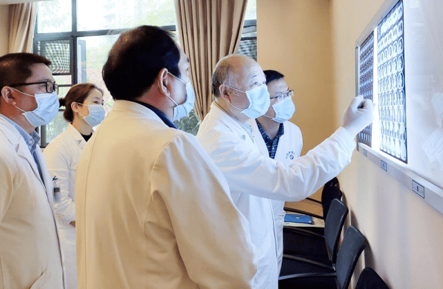 博爱医院代取报告代挂号多科室就诊有序安排，高效看完所有病的简单介绍