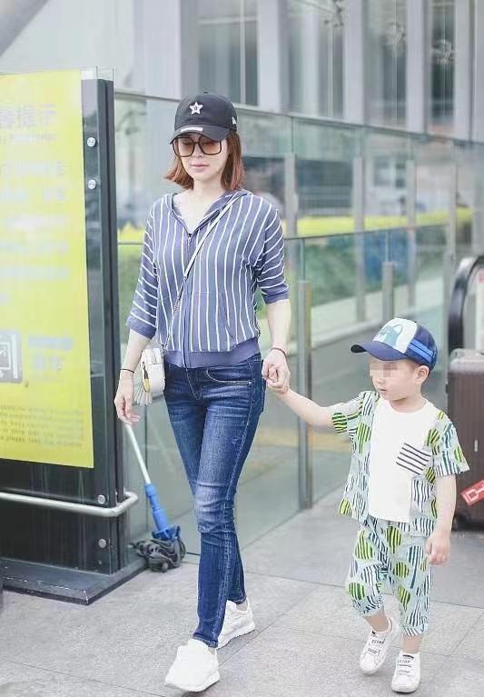 就是潮男,妈妈带出来的时尚度爆表,出街造型炸全场_孩子_审美_身材