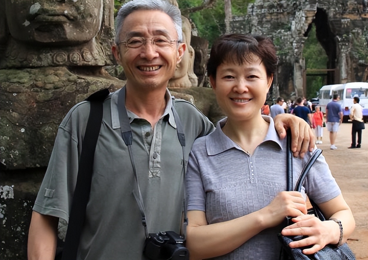 带货,被网友嘲笑:丢了文人风骨,他的回答打脸众人_戴教授_妻子_孩子
