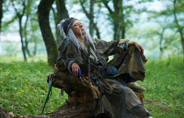 《射雕英雄传》当中洪七公在华山顶上,义正辞严对的铁掌水上漂裘千仞