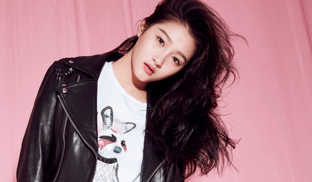 七周年,晒出主演青涩旧照,主演变化各不同_电影_马思纯_关晓彤