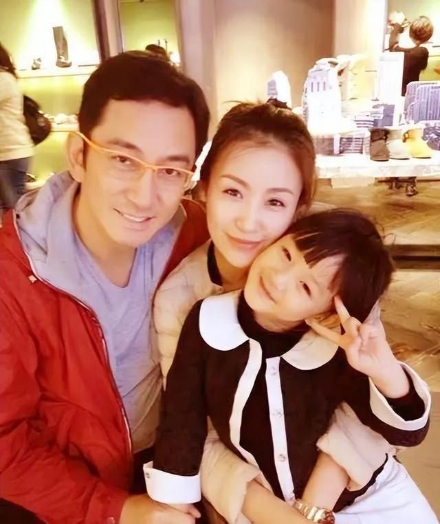 演员吴启华:前前后后交往了10个女朋友,人生过半已浪子回头_小时候