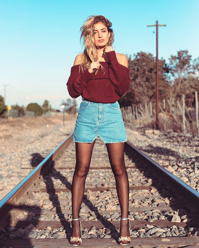 智利顶级美女超模,才华横溢酷爱美食,多样穿搭演绎精彩人生_丹妮拉