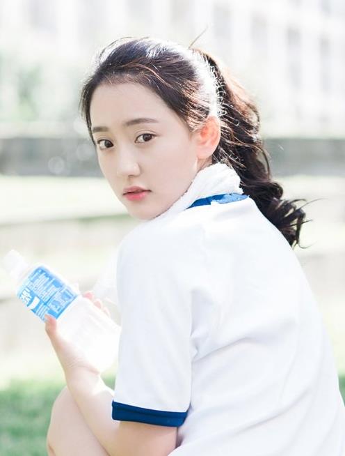 原创女生扎卖萌的马尾辫子发型堪称最为完美的扎发独特有气质