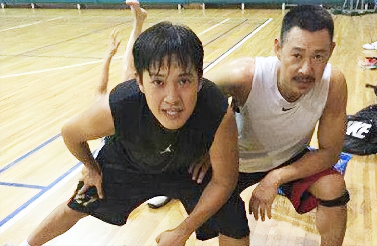 山河月明主演张丰毅离婚很心痛最希望儿子婚姻稳定幸福