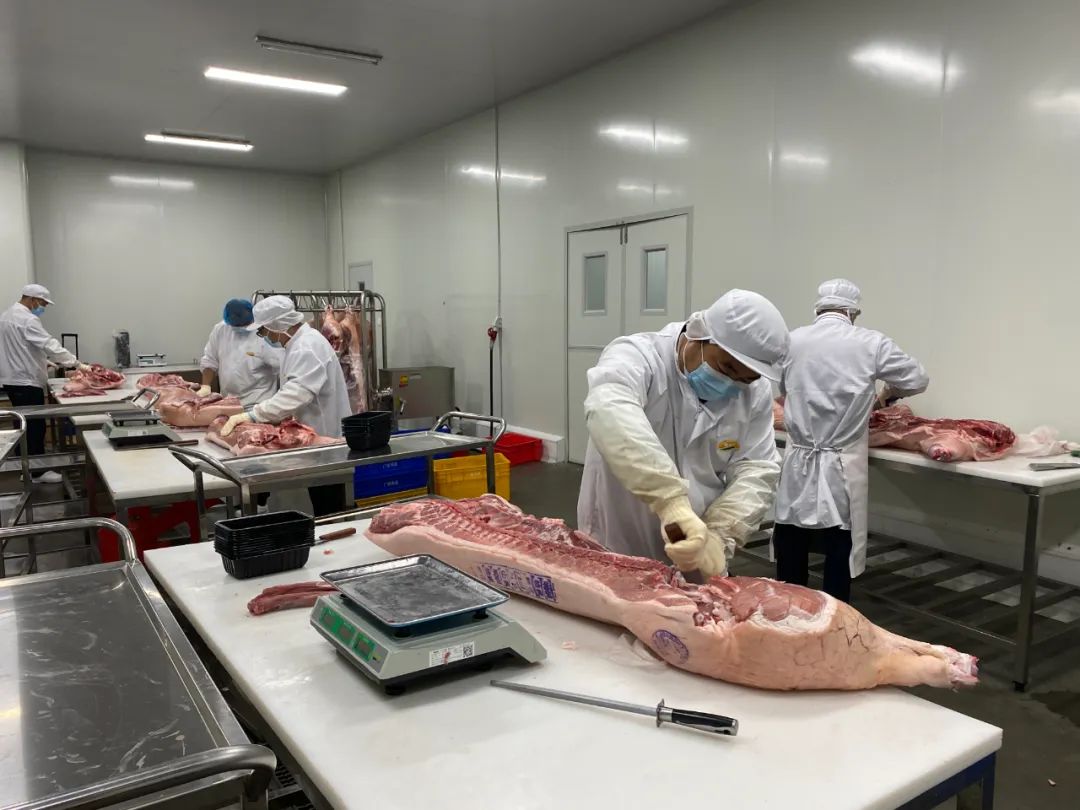 广能天津车间隆重举行2022年春季首届猪肉分割技能大赛