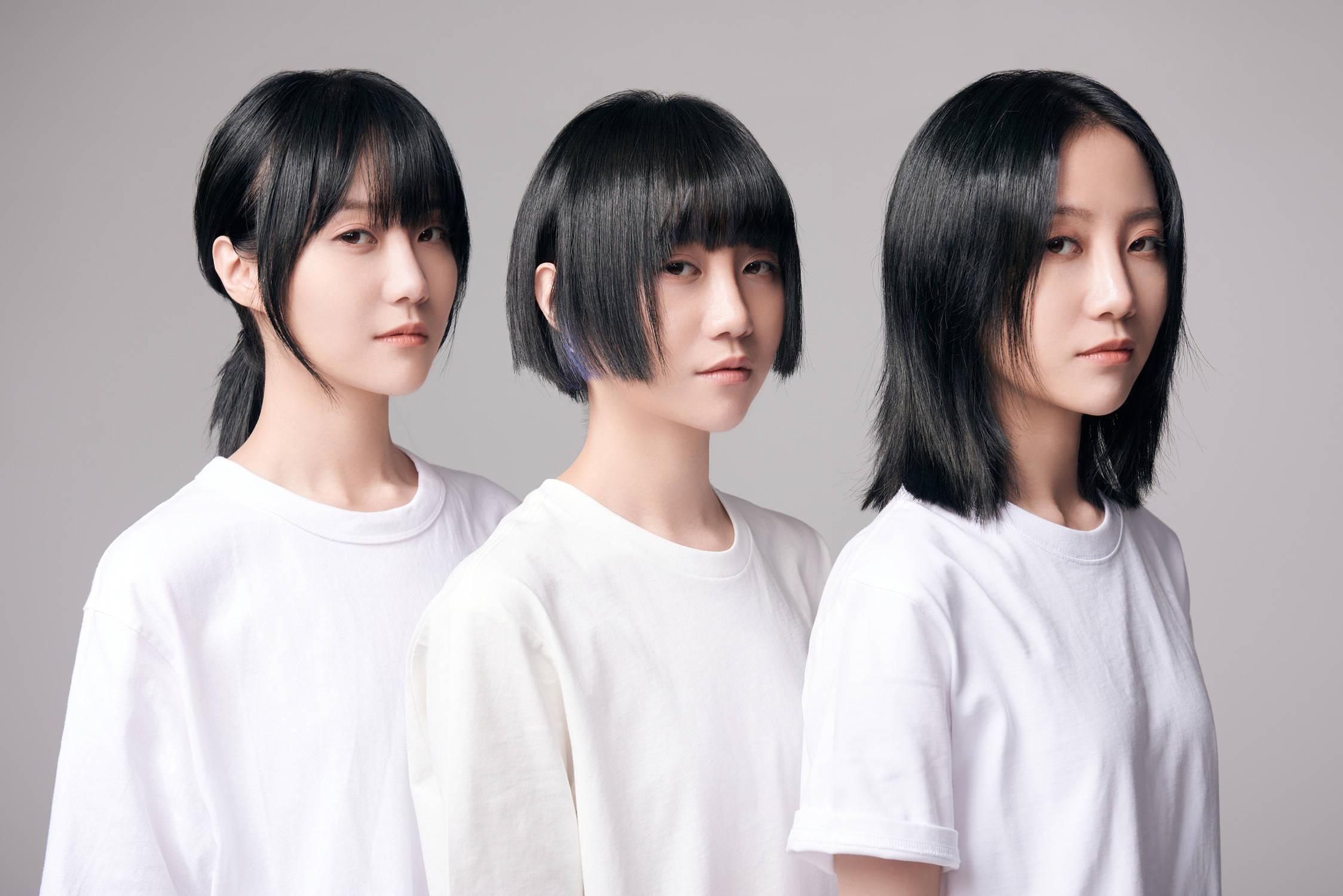 福禄寿乐队是由杜家的三胞胎姐妹组成,主唱是豆豆(杜冰儿),电子/打击