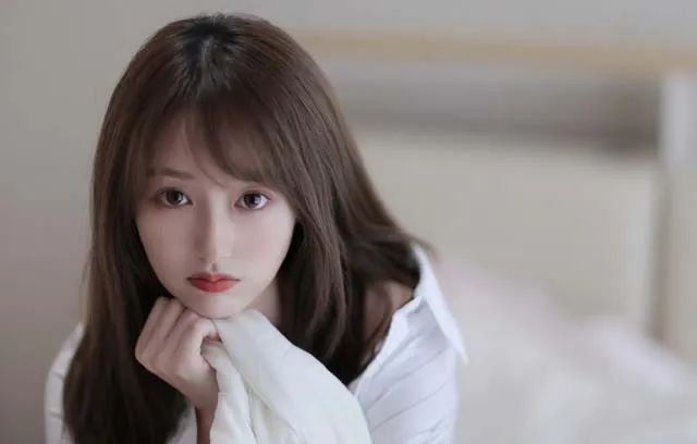 原创中国最美库蜜小七晒照裸肩太美球迷调侃长江以北七姐最美