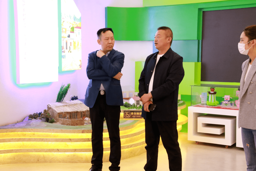 发展投资有限责任公司总经理胡月林,农牧局安振东主任等领导陪同调研