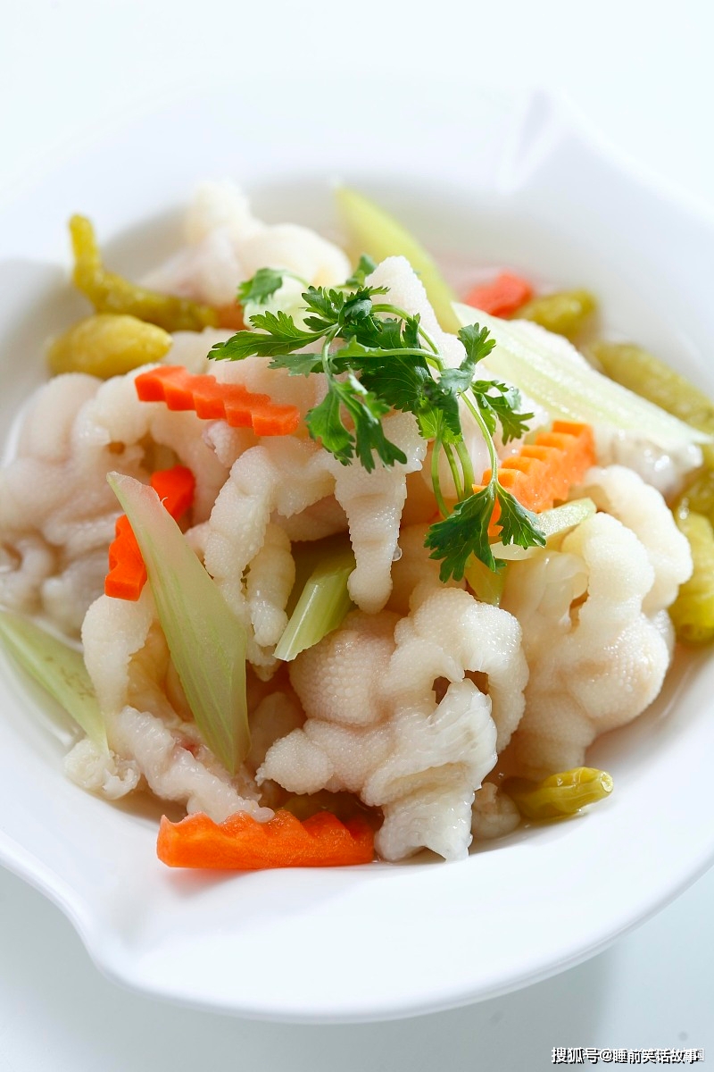 泡椒凤爪的家常做法,酸辣开胃,保证一学就会,非常不错的小吃_鸡爪_边