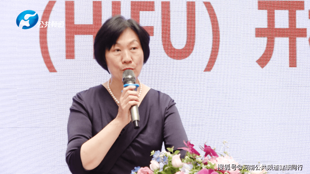 任琛琛,李红雨共同为聚焦超声肿瘤治疗室揭牌,这标志着郑大三附院正式