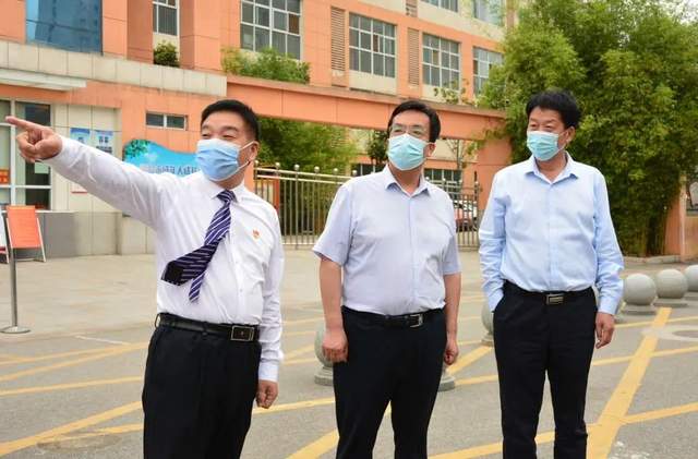 南阳市宛城区人大常委会主任陈发祥莅临南阳市实验学校调研