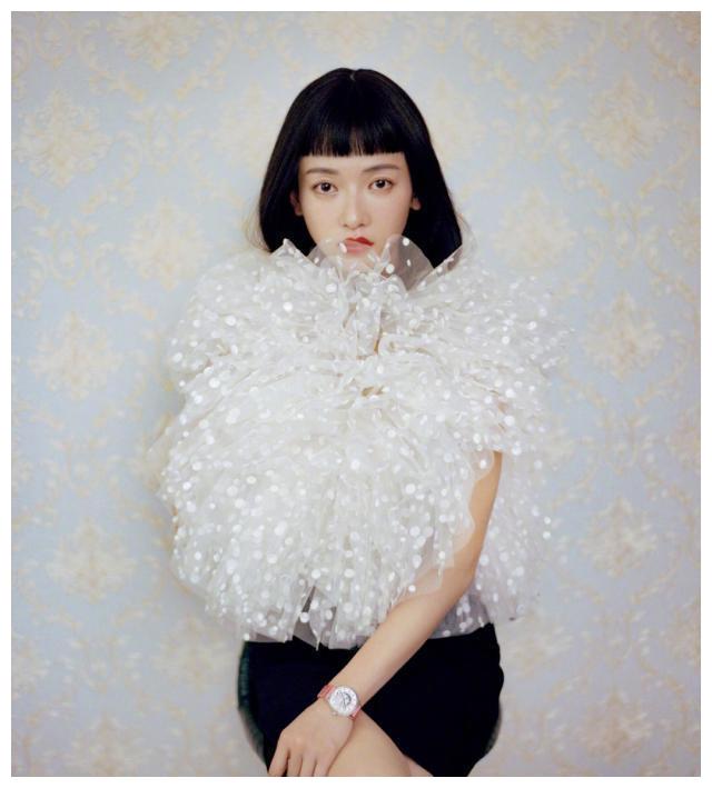 原创吴谨言一刀切刘海上线大片演绎百变风格尽显高贵冷艳范