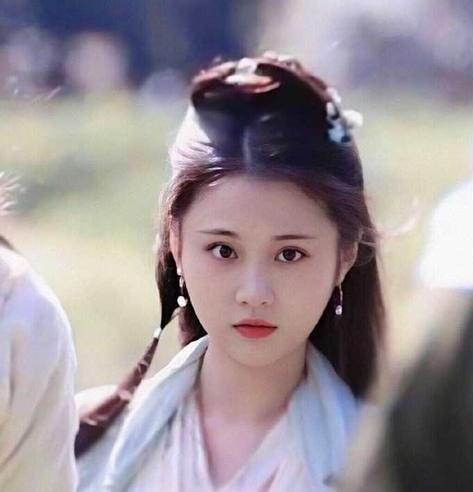 原创谋女郎出道的她现在却在演配角盘靓条顺气质佳偏偏机遇差