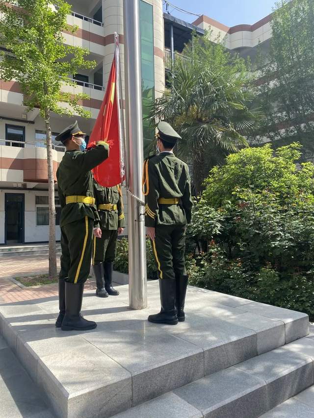 让阅读成为习惯让生命流溢芬芳郑州市第二十中学升旗仪式掠影
