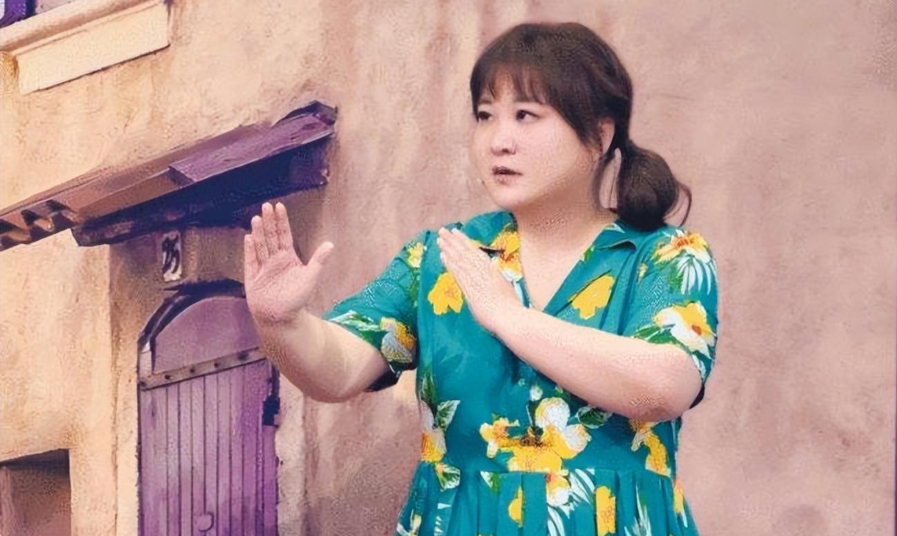 辣目洋子走上纽约时装周,用自信诠释另一种美_贾玲_喜剧_因为