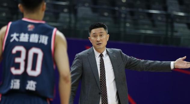 其实根据官方的身高,汤杰是1.