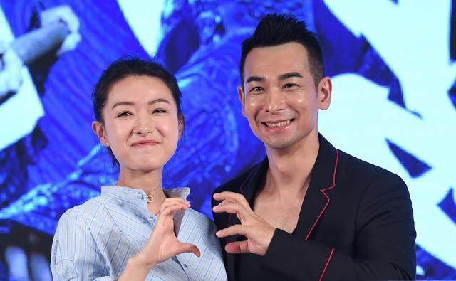 赵文卓属于功夫巨星,他跟万茜一起演出了《荡寇风云》,并且两个人所