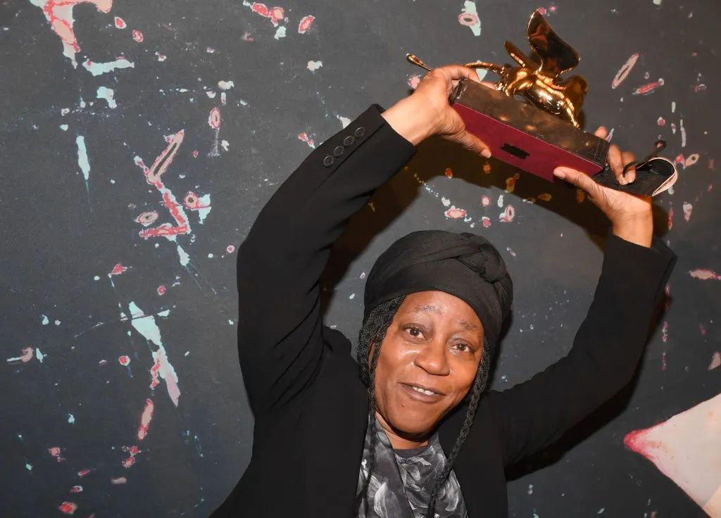 黑人女性艺术家双双获得威尼斯双年展金狮奖