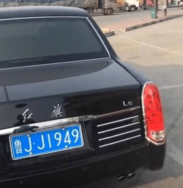 山东偶遇红旗l5阅兵车同款车价不是重点车牌具有重大意义