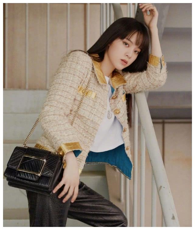 欧阳娜娜为证实自己是腿精穿蜘蛛裤出场网友佩服