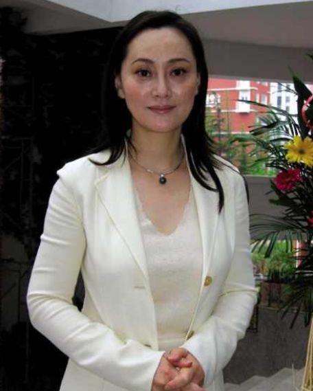 原創宋佳57歲還沒有結婚兩段婚姻都不受待見如今又傍上富豪