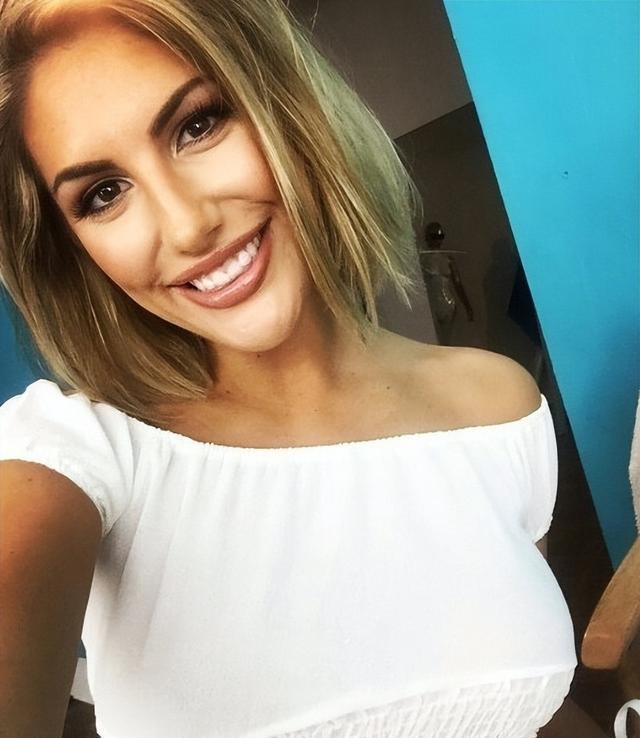 原创欧美天然女星augustames17岁出道当演员23岁香消玉损