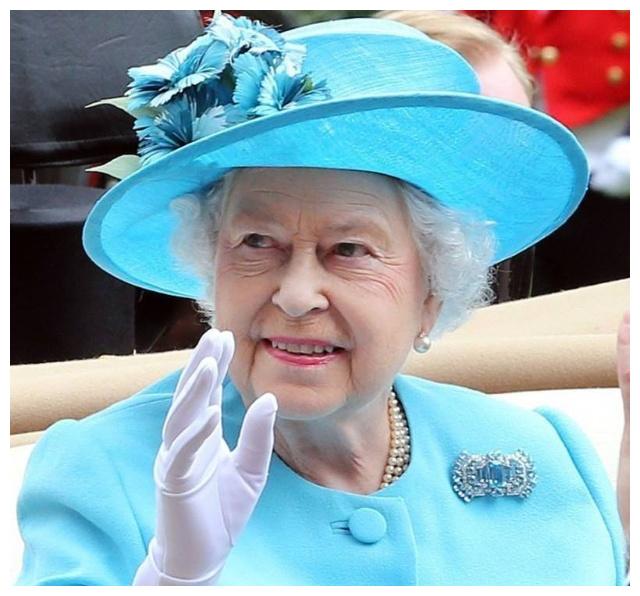 英国王室礼帽盘点:女王年轻,凯特高级,卡米拉实用,她是最典型的!