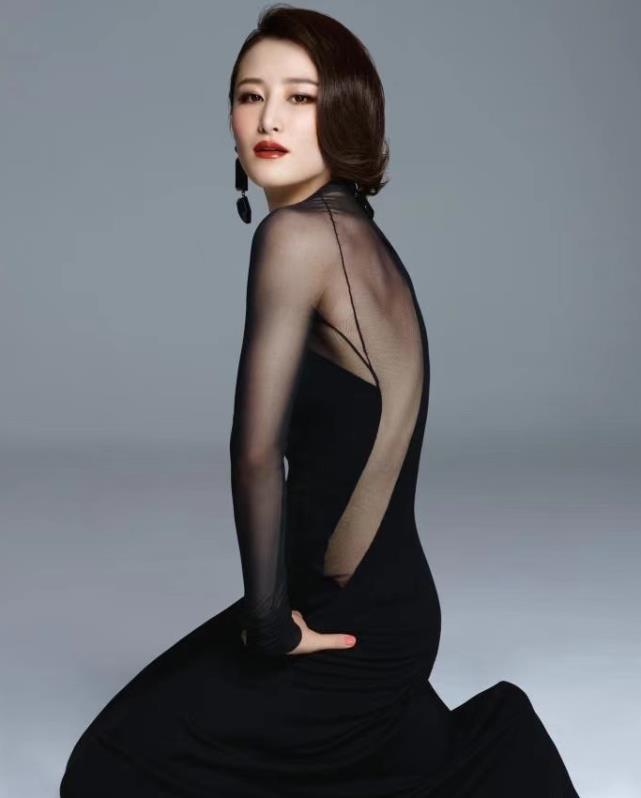 原创不懂蒋璐霞为何留短发看她往年长发模样比杨幂还要美