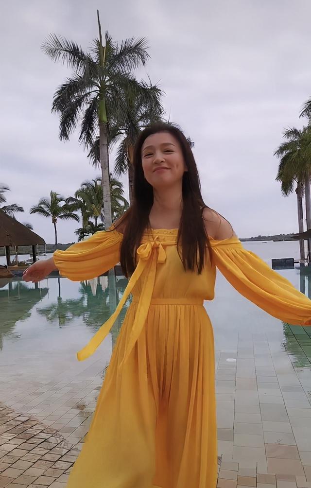 原创张庭营销出来的少女人设被自己生图打败了跟陶虹都有了老态