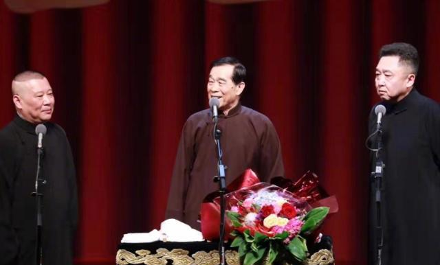 郭德纲拜金文声的时候,这个杨志刚打电话给金文声,郭德纲没有明说