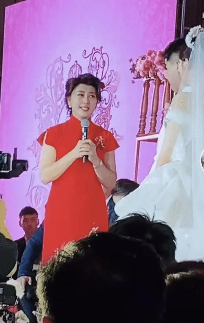 闫学晶儿子大婚,劳斯莱斯开道,明星到场祝贺_婚礼_徐梦迪_林傲霏