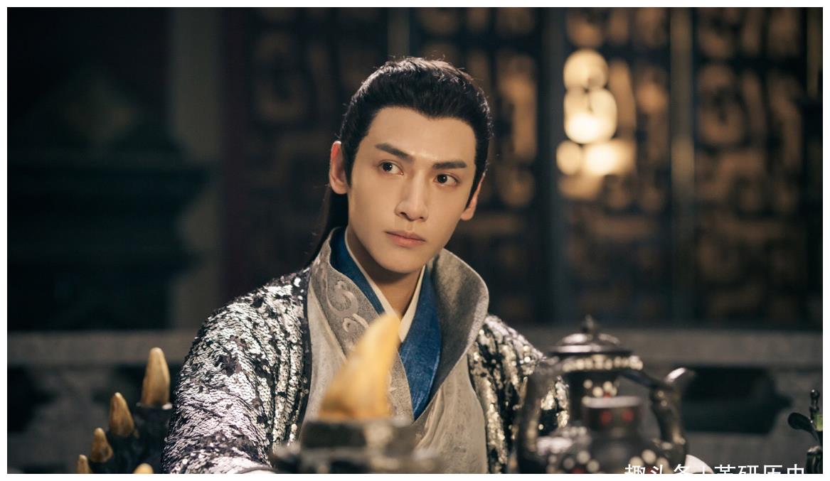 众所周知,西燕皇子进宫受宠,皇帝很疼他,所以嘲笑慕容冲不知羞耻.