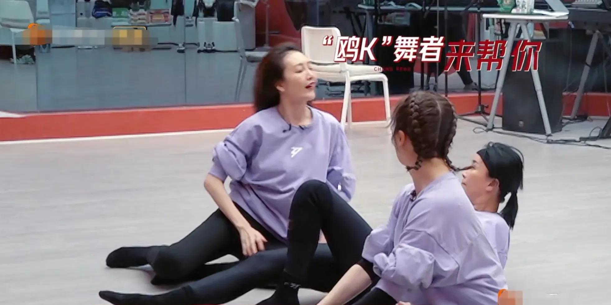 老大姐那英学跳舞,王鸥上线当老师,教她数舞蹈节拍!_拍子_动作_左小青