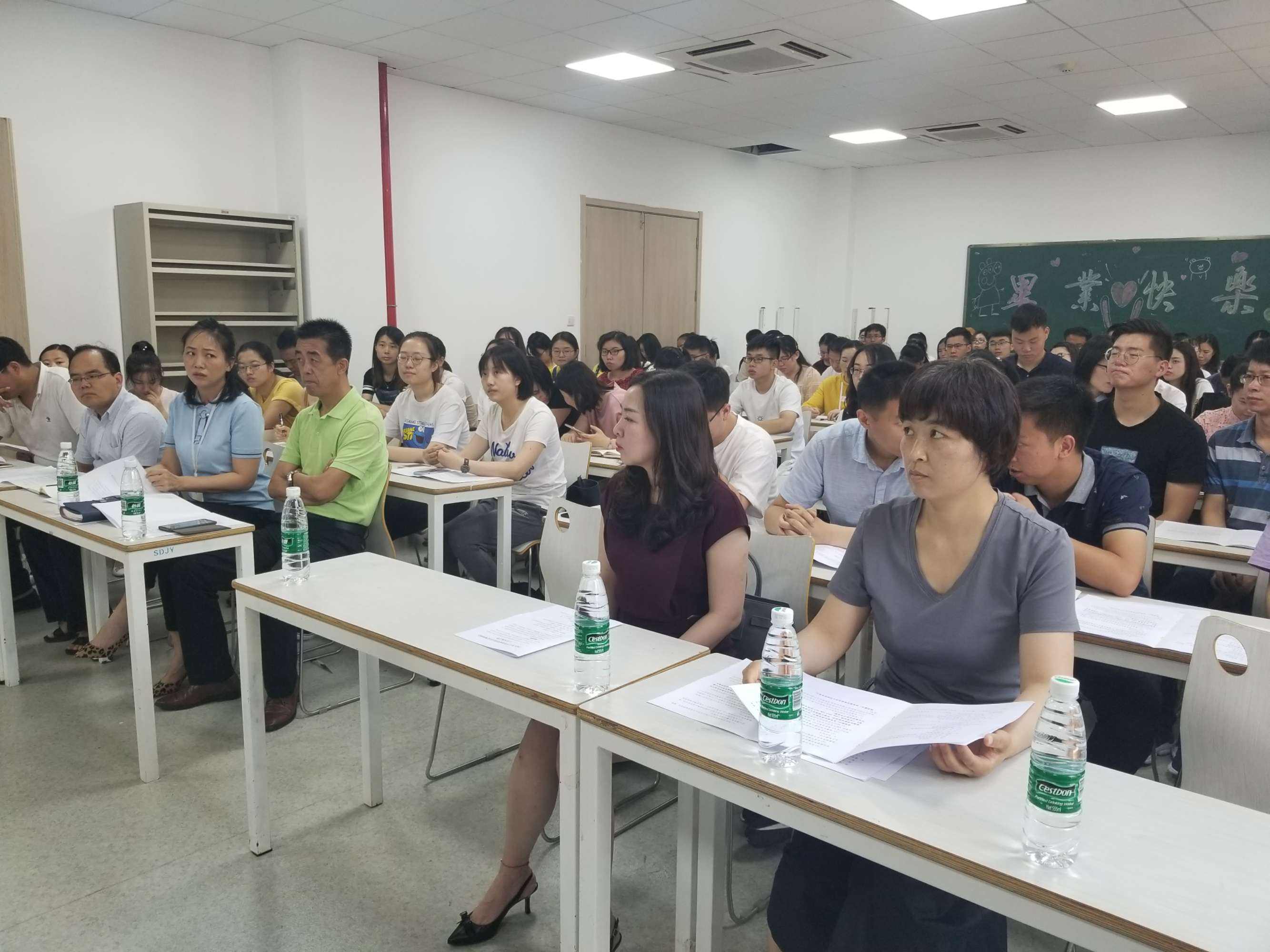 教师资格证难度升级,3类学生彻底无缘,就算"名校毕业"也没用