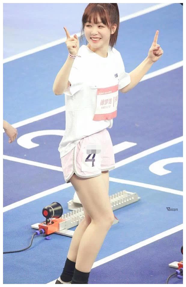 原创上帝放弃101女孩徐梦洁的腿了当她穿短裤时小腿比男生还粗