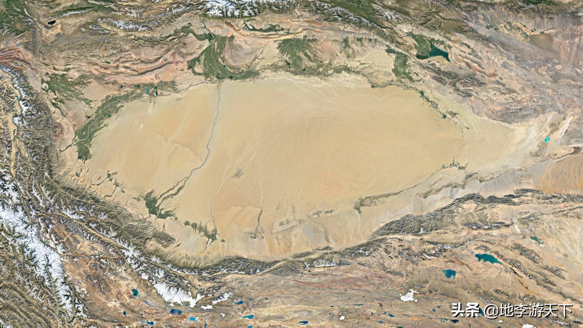 卫星地图下的塔克拉玛干沙漠，“去世之海”的震撼超出你的想象