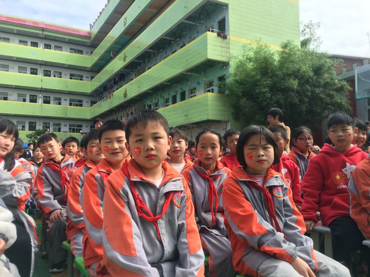 邓州市新苗小学举行诵读红色经典传承薪火精神诵读比赛