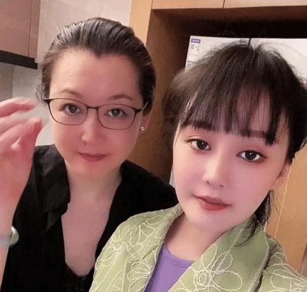 晒近照仍不显老,与女儿同框合影举止优雅神似闺蜜_马丽娟_球球_徒弟