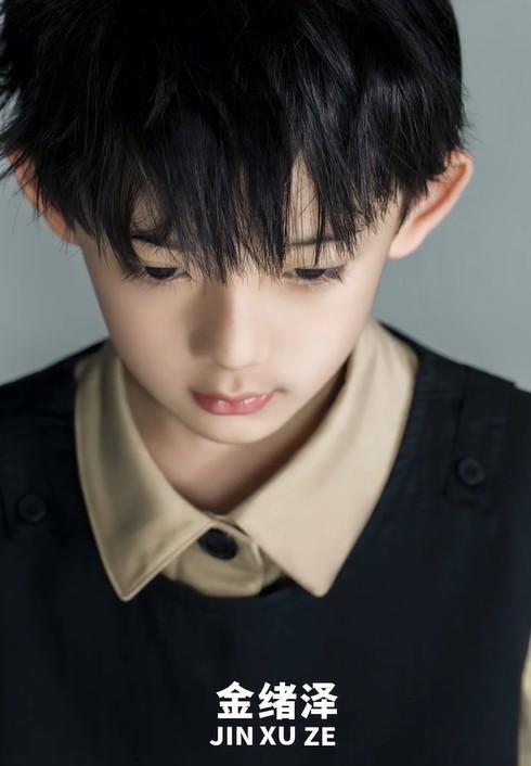 于正签约童星引关注,2013年出生,难道成名要趁早_李飞_孩子_小孩